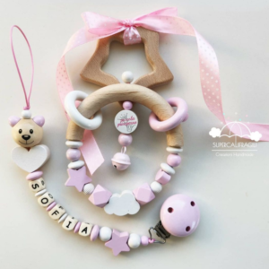 Portaciuccio personalizzabile Candy Porta Ciuccio Set Nascita Montessoriano Candy Giostrina Carrozzina Personalizzata Candy Catenella Passeggino Montessory Candy Catenela Carrozzina Personalizzabile Candy Bracciale Dentizione Legno Candy Sonaglio in legno neonato Candy